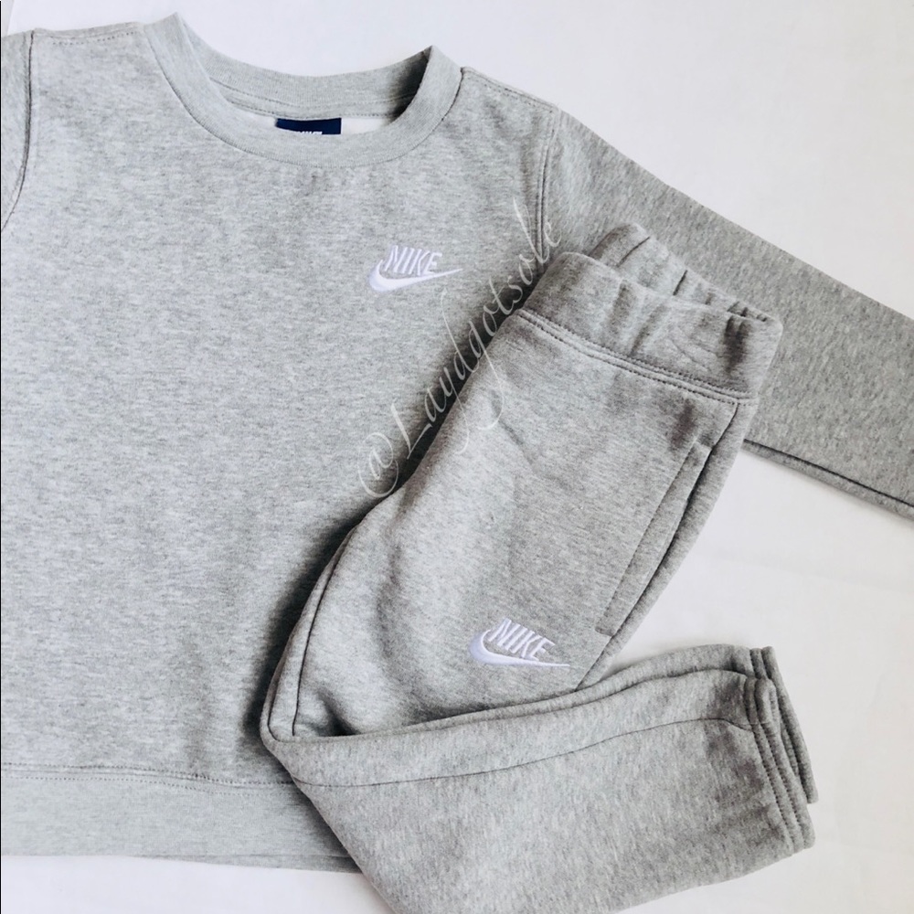 Nike Sweatsuit Size Toddler 4T